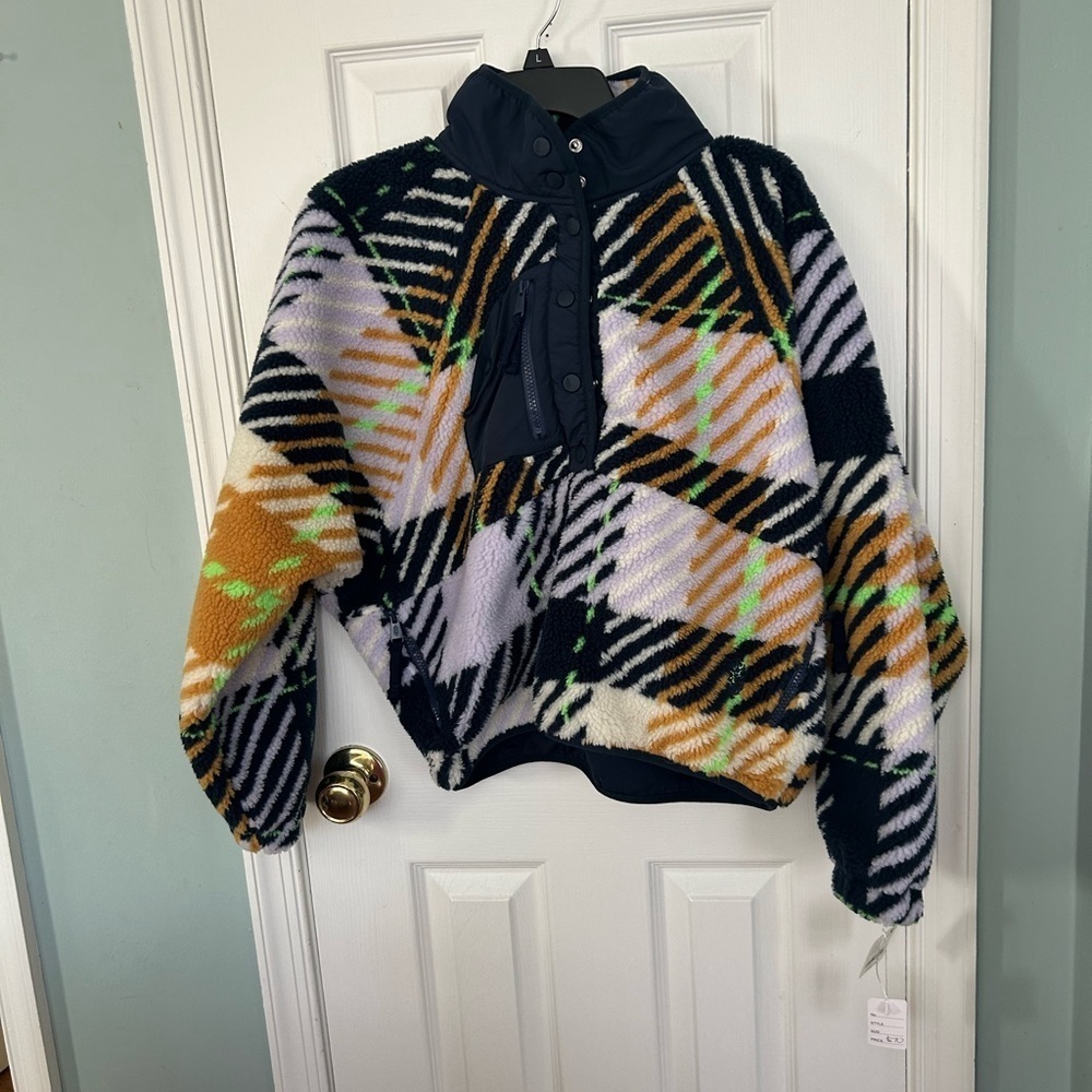 Stylish Fleece Jacket with Vibrant Pattern